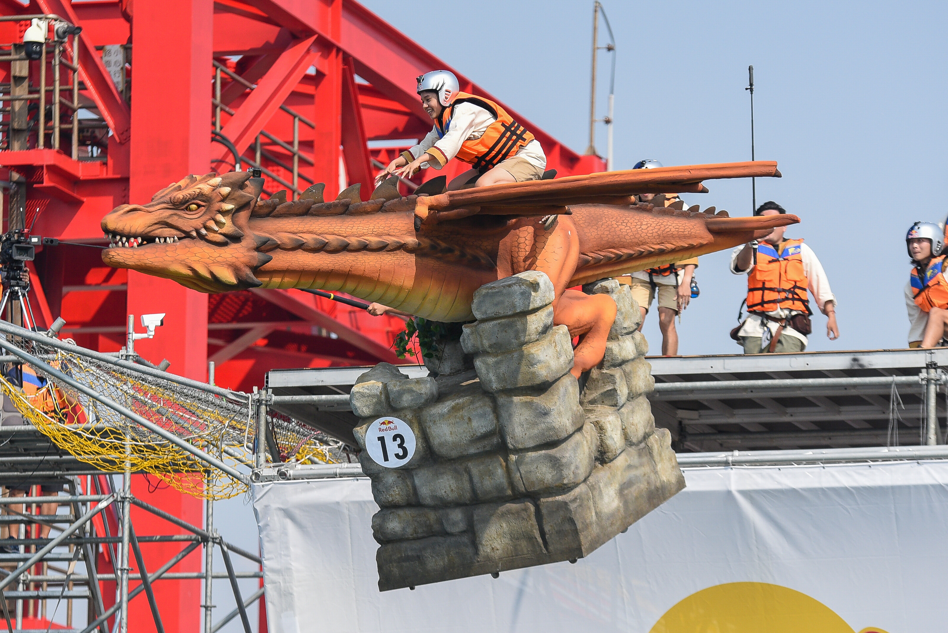 Cinci motive să participi la Red Bull Flugtag