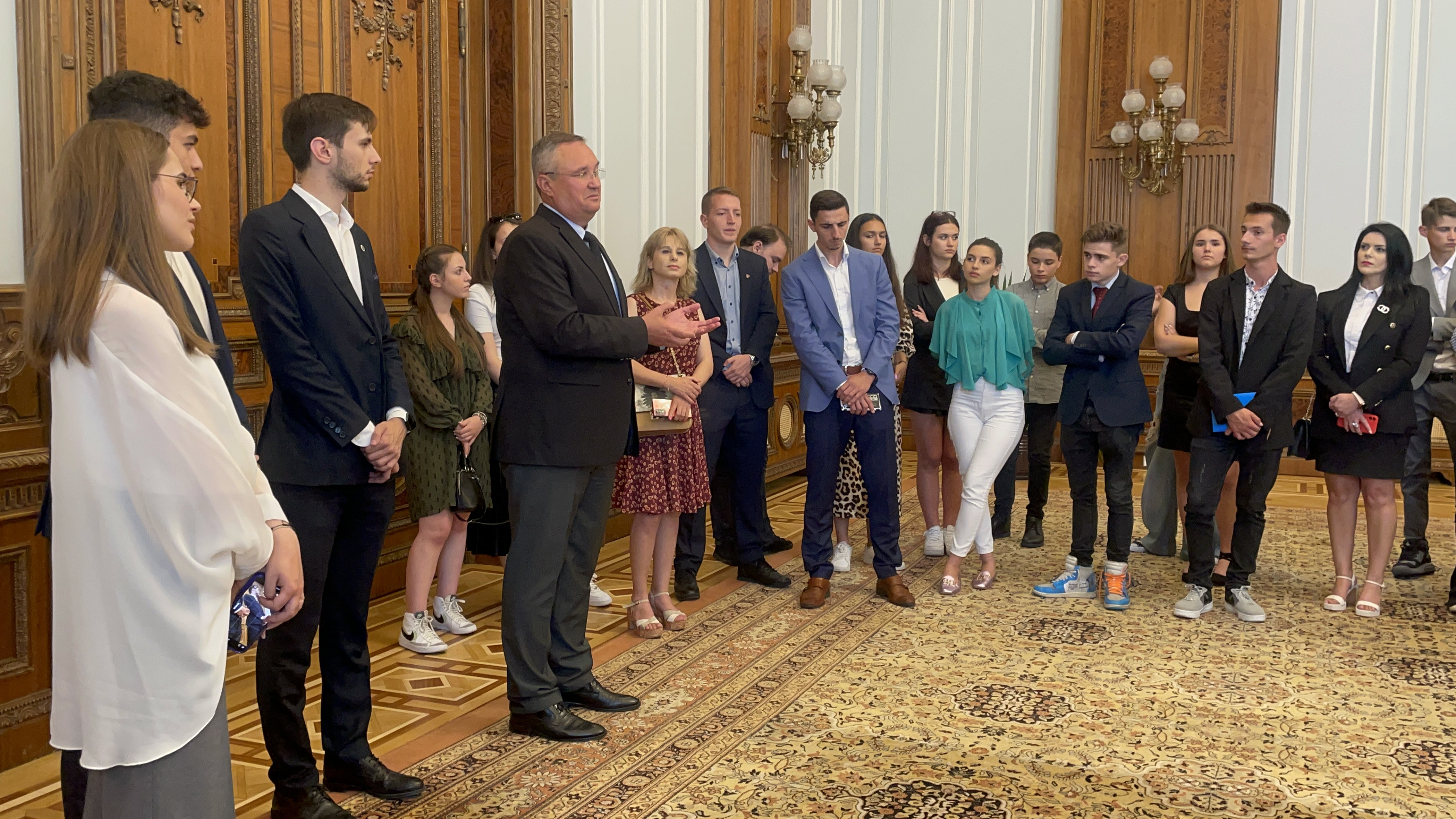 Elevi și studenți, “parlamentari” pentru o zi. Au făcut și proiecte de legi, care vor ajunge în Parlament