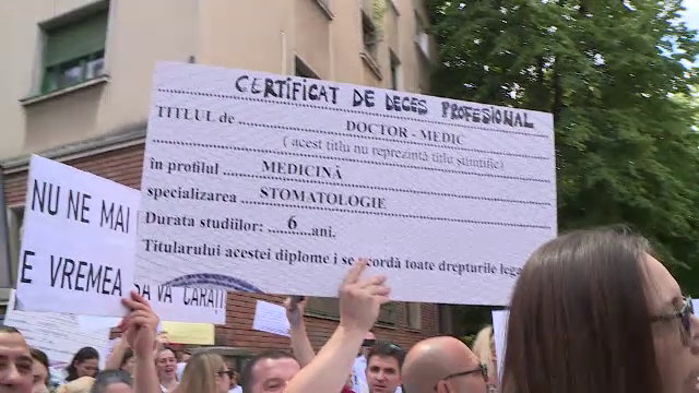 Protest fără precedent al stomatologilor în București. Colegiul Stomatologilor și-a recunoscut greșeala