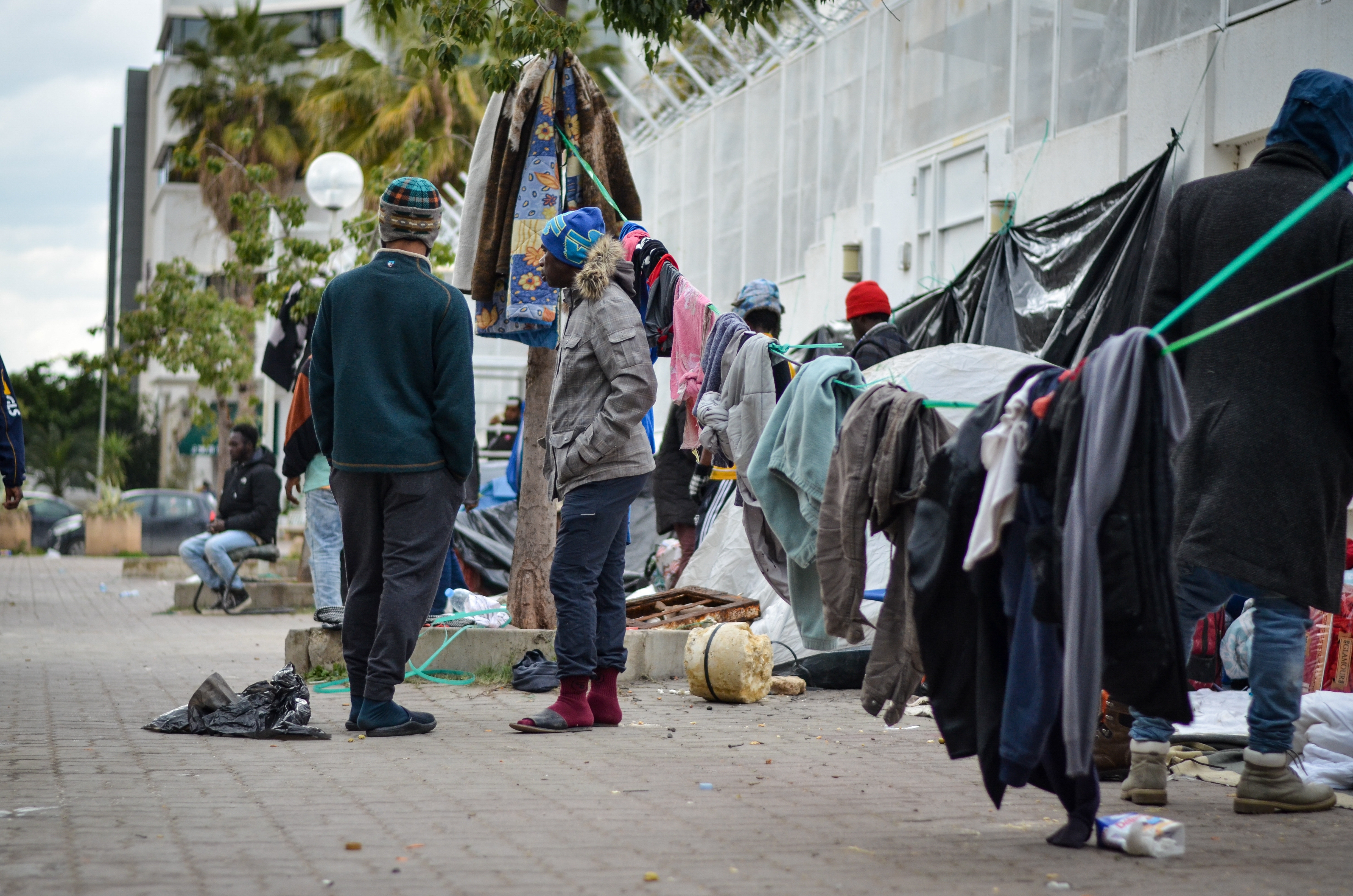 Sute de migranţi africani, în pericol, într-o zonă deşertică din sudul Tunisiei