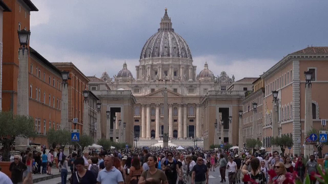 Roma este sufocată de turiști. Străinii care vizitează "cetatea eternă" pun presiune pe serviciile publice