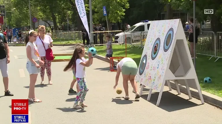 A început festivalul "Namaste India" în Grădina Botanică din București. Lecții de yoga și spectacole de dans Bollywood