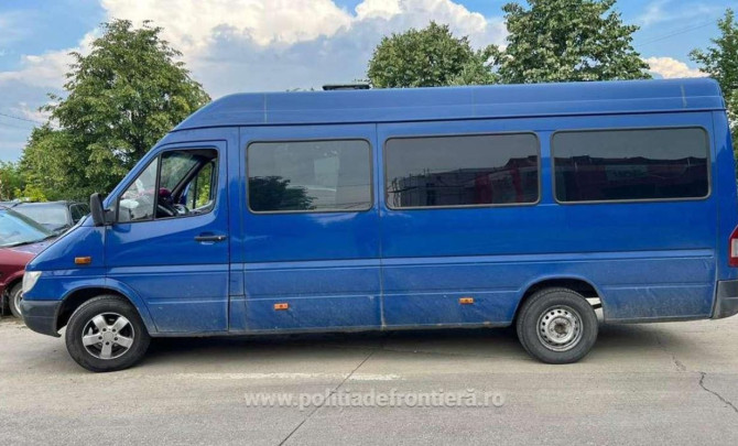 A condus beat un microbuz şcolar. Un șofer din Harghita a provocat un accident rutier