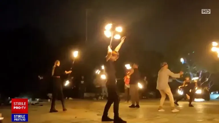 Grădinile de vară ale Capitalei sunt în paragină. Peste 200.000 de români merg la spectacole în Budapesta