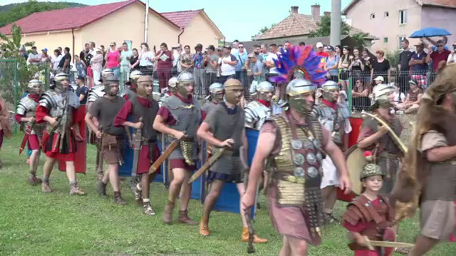 Festivalul Cetăților Dacice. Mai mulți bărbați din zonă au ținut să demonstreze că sunt urmași vrednici ai lui Decebal