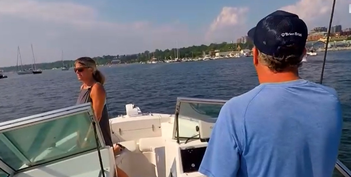 Clipe de spaimă pentru un cuplu din SUA. Cu ce pasageri clandestini s-au trezit la bordul ambarcațiunii lor