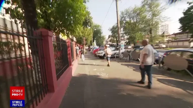 Titularizare 2023. Câțiva dascăli au sărit gardul ca să-și dea examenul, după ce au întârziat