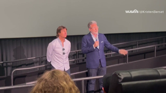 Tom Cruise a apărut în fața publicului dintr-un cinematograf înainte să înceapă proiecția noului film „Misiune Imposibilă”