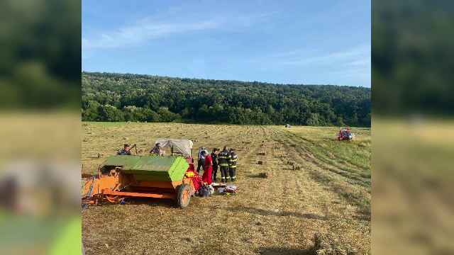 Un băiat de 16 ani a fost strivit de un utilaj agricol, pe câmp, în județul Timiș