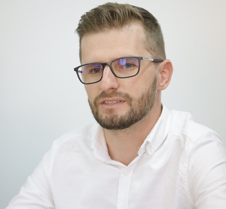 Primarul unei comune din Buzău cere ajutor pe Facebook pentru ridicarea unei toalete. ”Dacă vrea cineva să ne ajute cu orice”