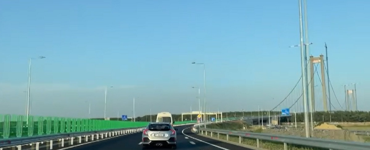 „Golden Gate-ul” de peste Dunăre a devenit atracție națională. Se organizează excursii pe podul suspendat de la Brăila
