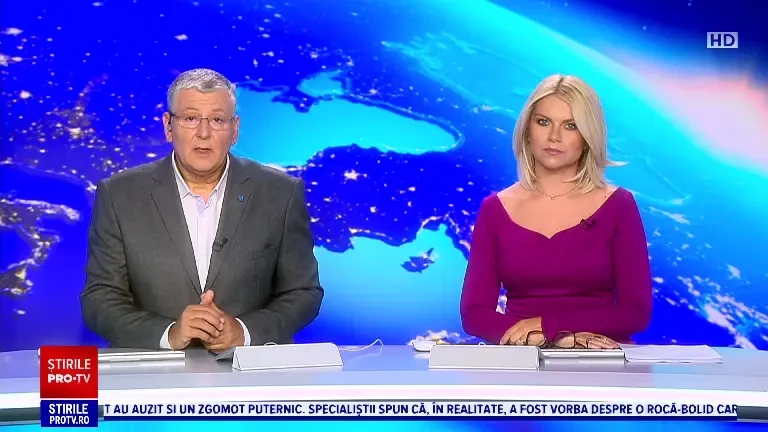 Tom Cruise a apărut în fața publicului dintr-un cinematograf înainte să înceapă proiecția noului film „Misiune Imposibilă”