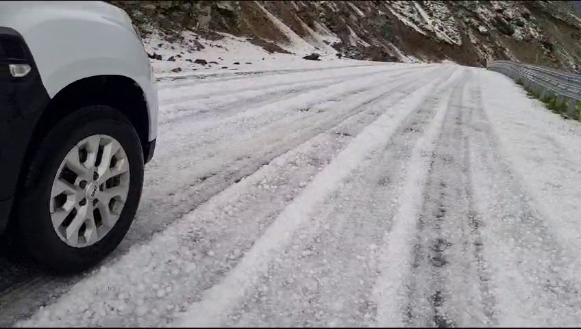 Furtună puternică în Masivul Parâng, cu grindină şi scurgeri de pietre de pe versanţi. VIDEO