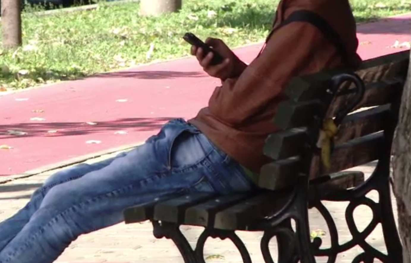 Băiat de 14 ani din Iași, înjunghiat de altul de 17 ani, în timp ce se plimba pe stradă cu prietena lui. Motivul e incredibil