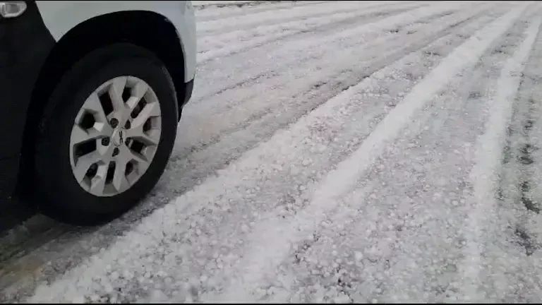 Furtună puternică în Masivul Parâng, cu grindină şi scurgeri de pietre de pe versanţi