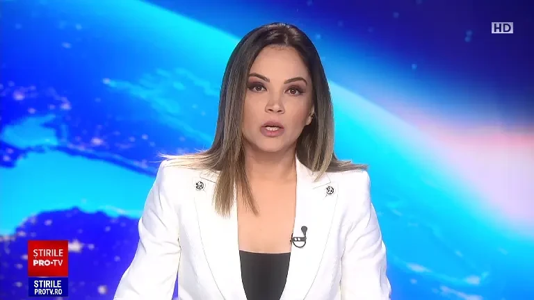 Vijelie puternică în București vineri dimineaţa. 44 de copaci au căzut, 33 de mașini au fost avariate