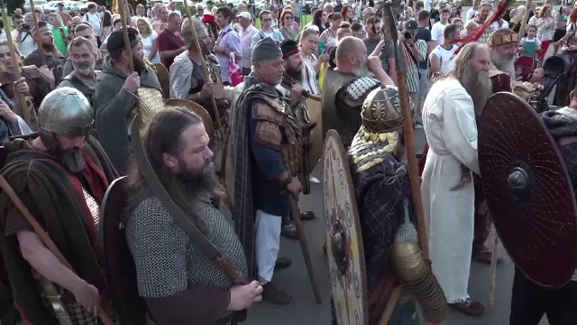 Festivalul Istoric Getodava a debutat la Iași cu o lupta dintre daci și romani. „Extraordinari! Mă uimesc costumele”