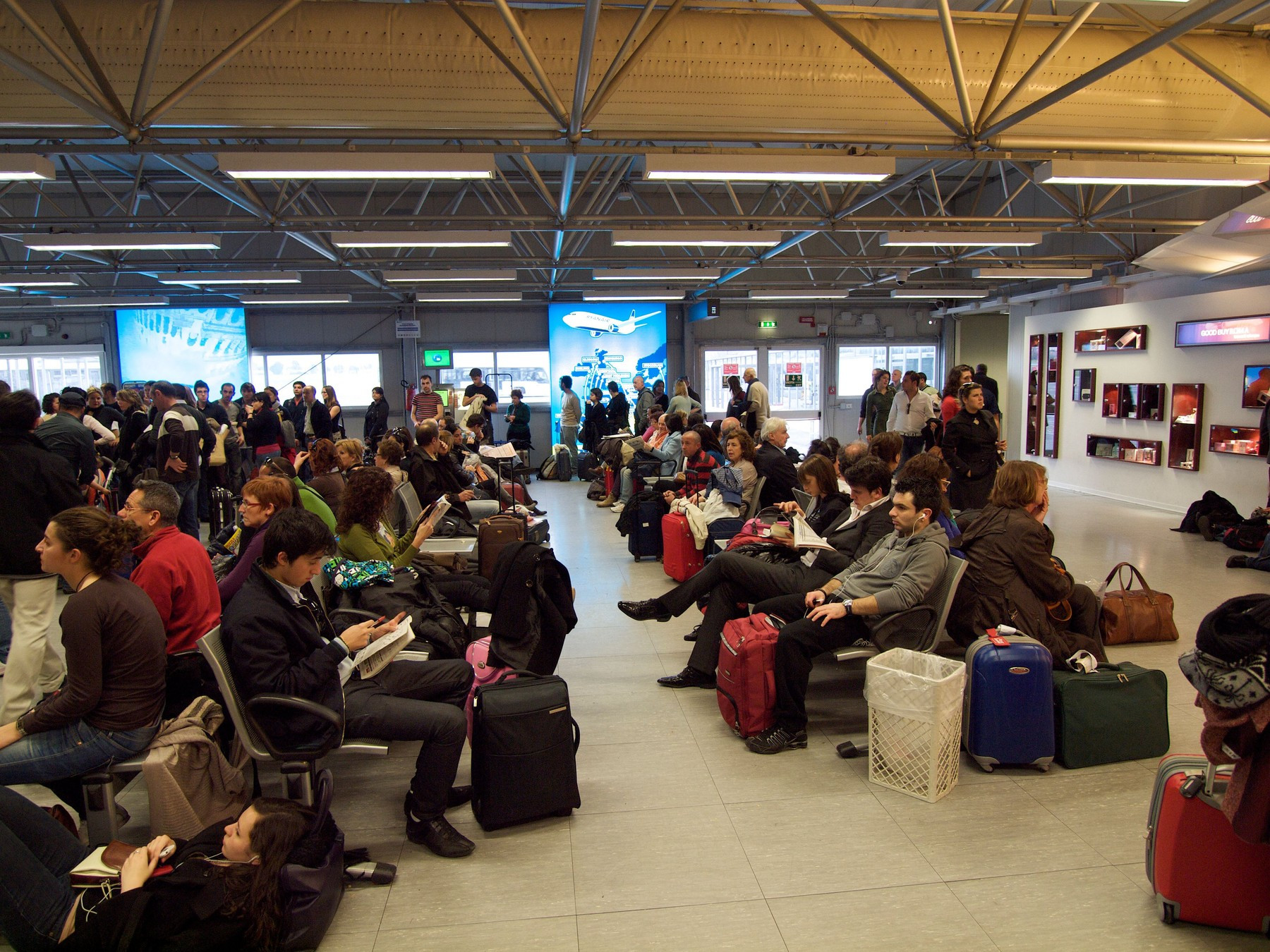 Italia și Libia au reluat zborurile directe după zece ani de instabilitate