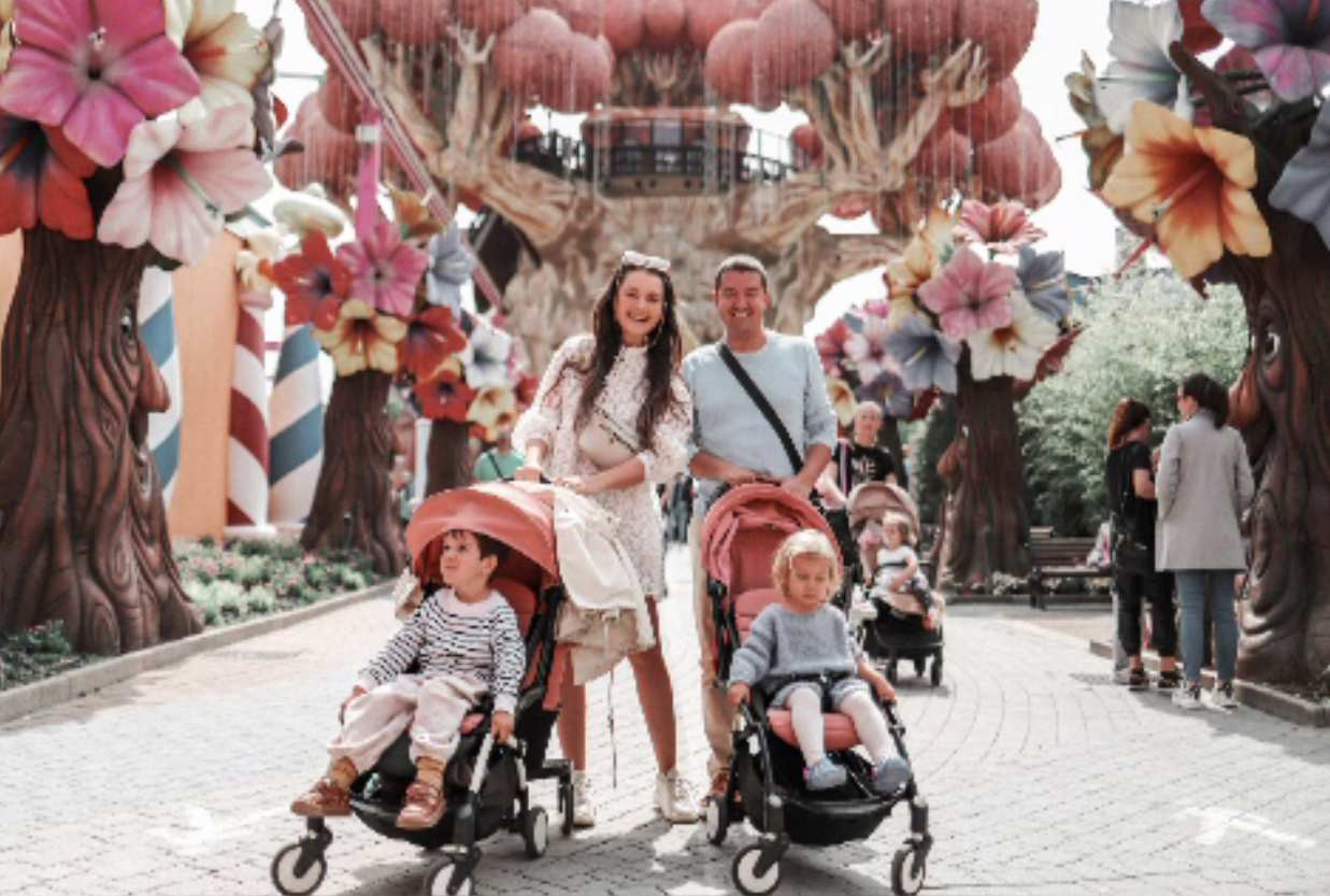 Vacanțele cu copii mici, în ton cu vremurile. Nu prea mai există vara petrecută la bunici