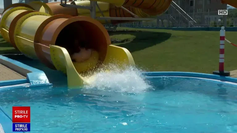 Românii care au fugit la munte de dogoarea din oraș au găsit Brașovul plin ca la mare. Cât costă relaxarea