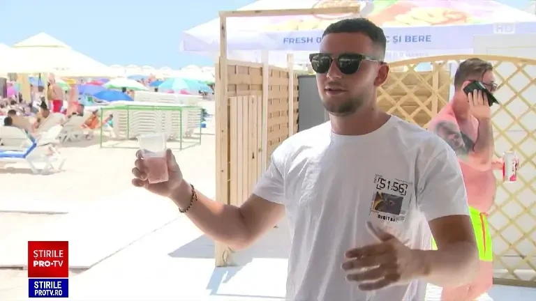 Litoralul e atât de aglomerat, că nu mai ai loc nici să calci pe plajă. Odată cu numărul turiștilor, au explodat și prețurile
