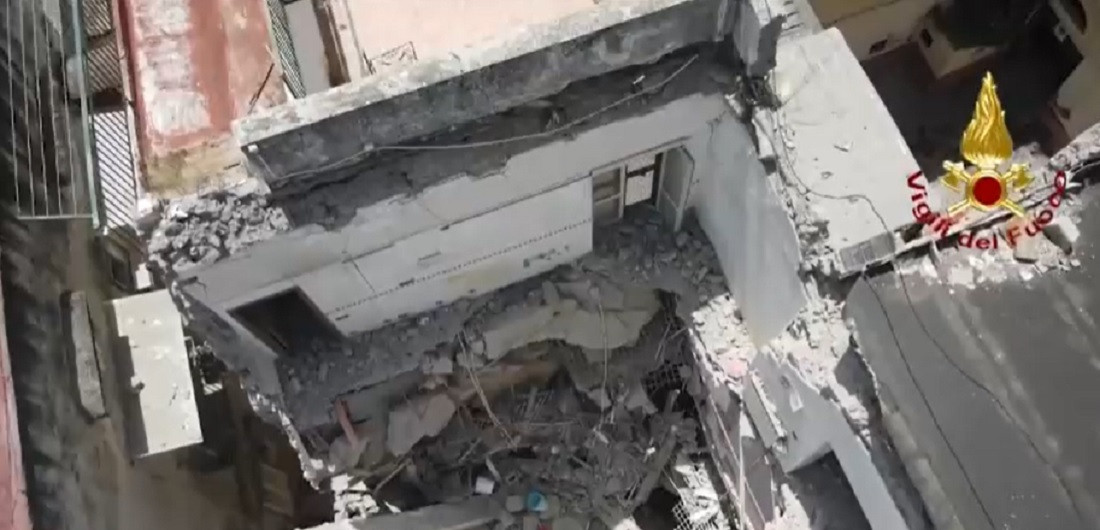 Un bloc cu trei etaje din Italia s-a prăbușit din senin. Trei oameni, scoși în viață de sub ruine