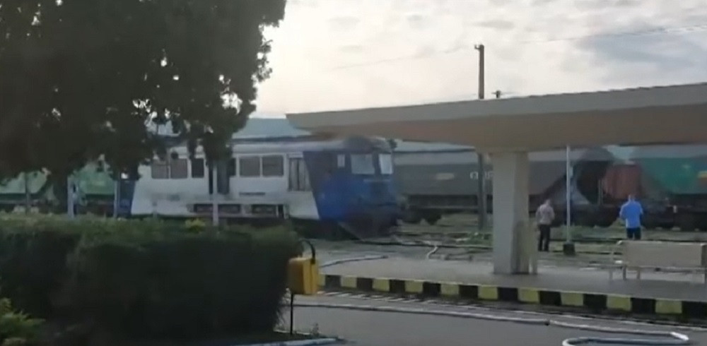 Incendiu în gara din Bârlad. O locomotivă a CFR Călători a luat foc