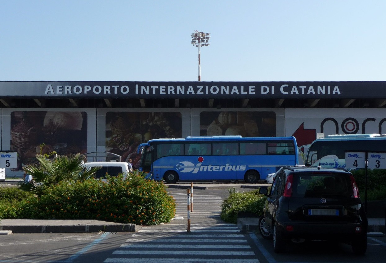 Incendiu pe aeroportul din Catania. Zborurile au fost suspendate până miercuri
