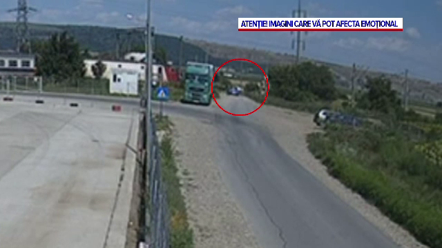 Filmul tragediei din Bacău în care două fetițe și părinții lor au murit pe loc. Manevrele fatale făcute de mama însărcinată