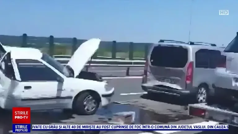 Un TIR a spulberat patru mașini pe Autostrada A1, în Timiș. 11 persoane au fost implicate în accident