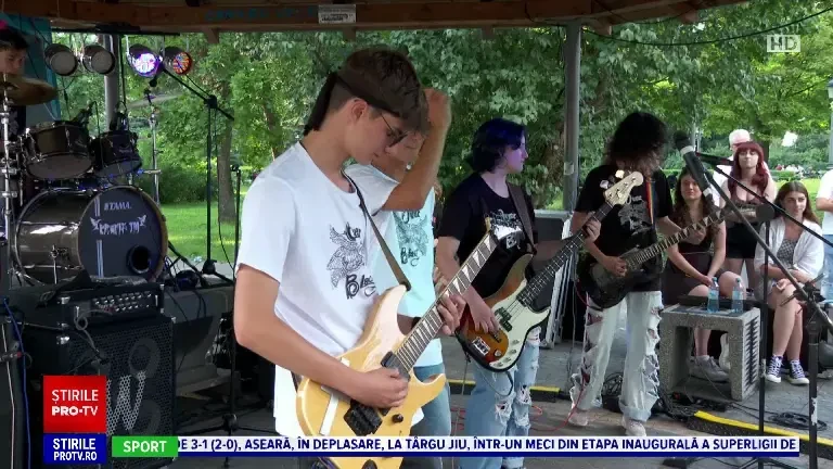 Festivalul Rock’n Parc a adunat la Brașov zeci de tineri talentați. ”Îi iubesc pe tipii ăștia, sunt geniali”