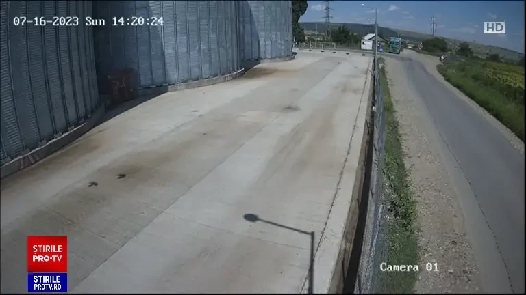 Filmul tragediei din Bacău în care două fetițe și părinții lor au murit pe loc. Șoferița era însărcinată în cinci luni