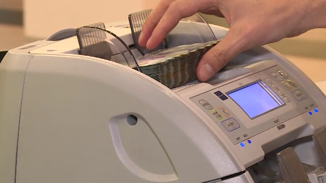 Guvernul se împrumută la niveluri record pentru a face rost de bani. Deficitul ar putea ajunge și la 5,5%