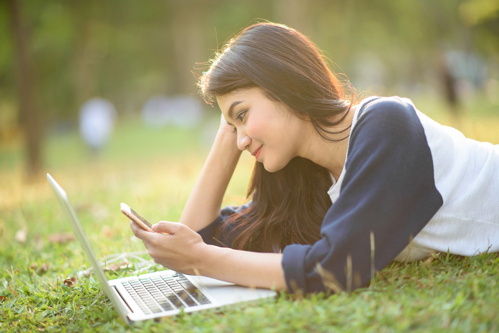 96% dintre tinerii din Uniunea Europeană folosesc internetul zilnic