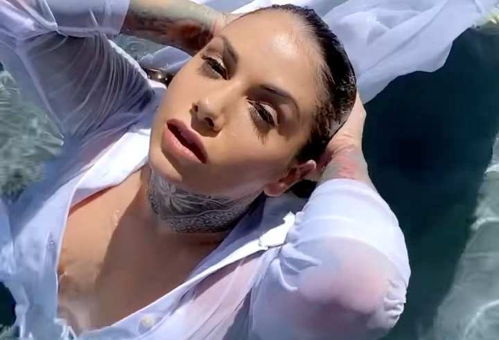 Cum arată modelul OnlyFans care face noaptea bani de nu-i poate cheltui ziua. A strâns 8 milioane de dolari | GALERIE FOTO