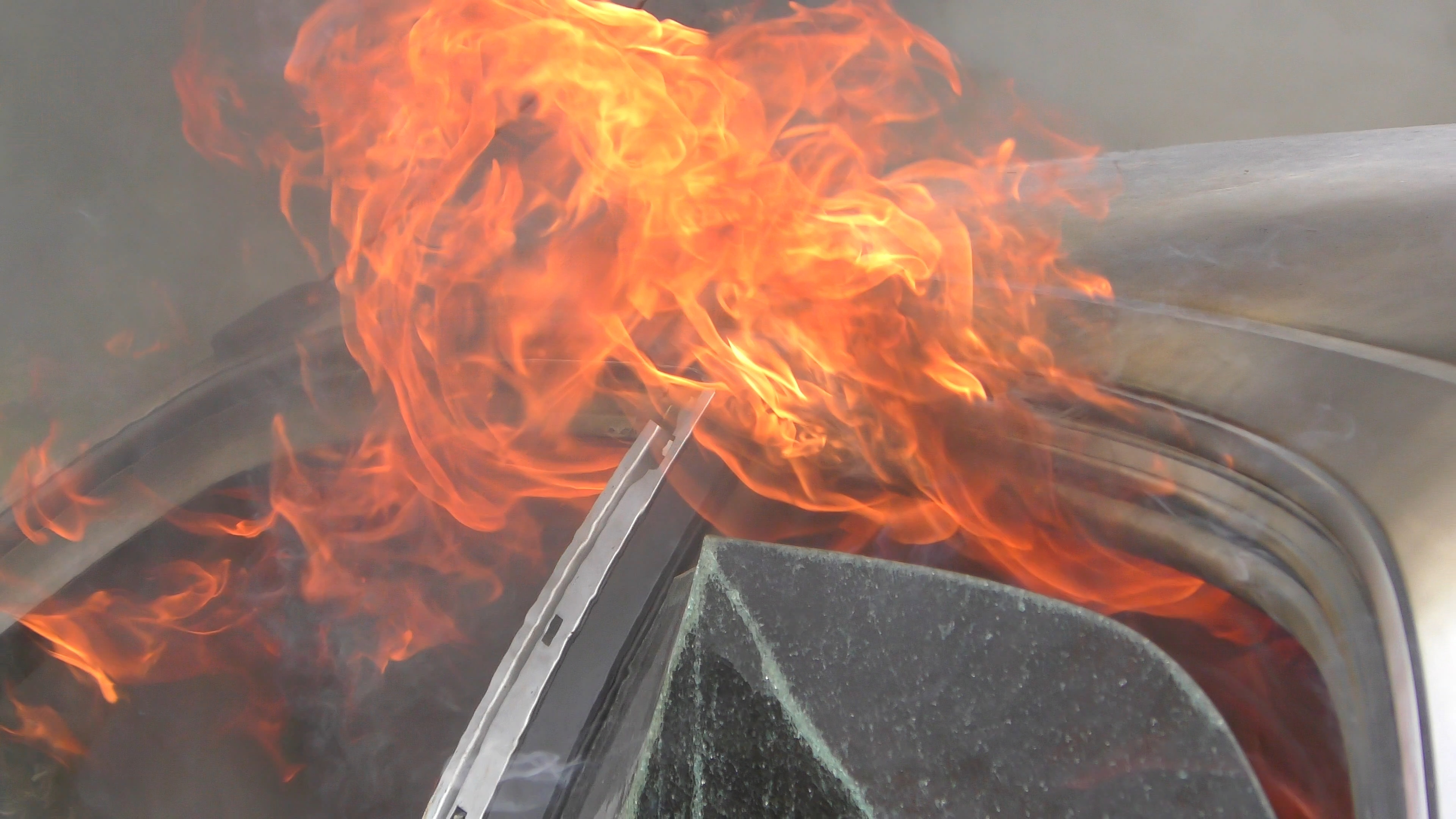 Un român din Italia și-a dat foc din cauza jocurilor de noroc. Și-a anunțat înainte soția: ”Nu mai suport, e un coșmar”