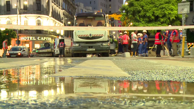 O avarie la rețeaua de apă a inundat Calea Victoriei și a blocat complet circulația în centrul Bucureștiului