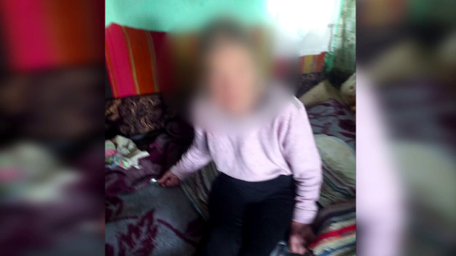 Misterul unei bătrâne legate de pat, în Bacău. Nepoata susține că stătea în mizerie și era nemâncată, fiul o contrazice