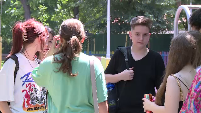 Peste 100.00 de elevi au aflat unde vor învăța. Inflația rezultatelor ”nerealist de mari” a dat peste cap planurile multora