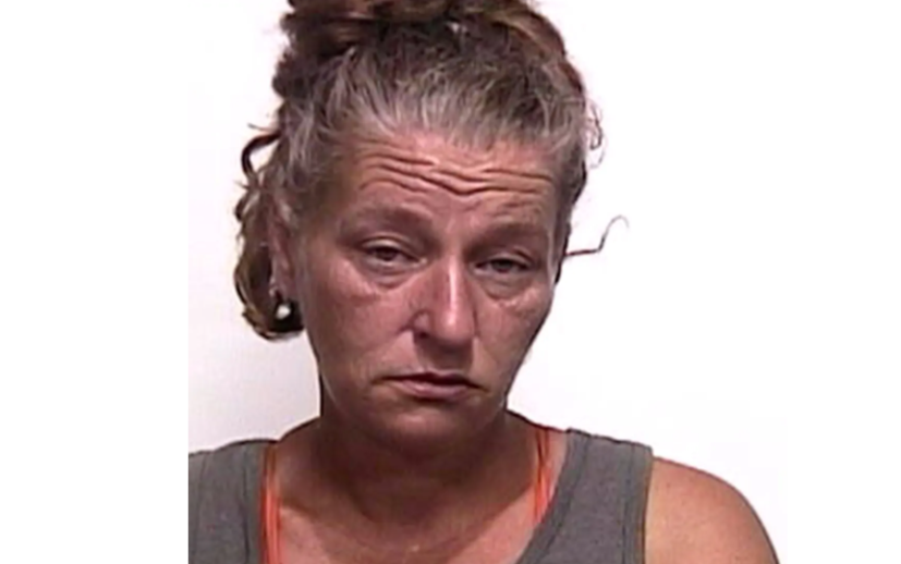 O femeie a furat o mașină de pompieri, apoi a pretins că este voluntar. Ce s-a întâmplat după