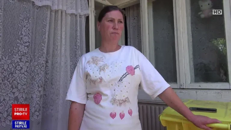 Misterul unei bătrâne legate de pat, în Bacău. Nepoata susține că stătea în mizerie și era nemâncată, fiul o contrazice