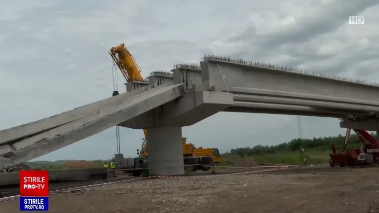 De ce s-ar fi prăbușit, de fapt, podul de la Beclean. Experții susțin că nu doar furtuna ar fi de vină
