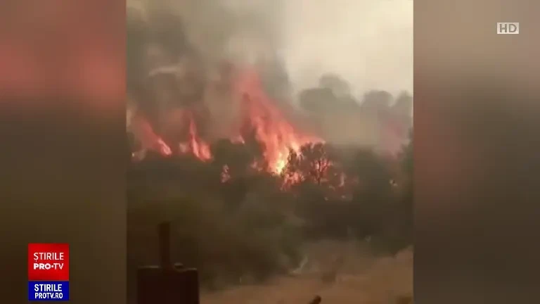 Imagini apocaliptice din destinații îndrăgite de români pentru vacanțe: 47 de grade Celsius la umbră și incendii de vegetație