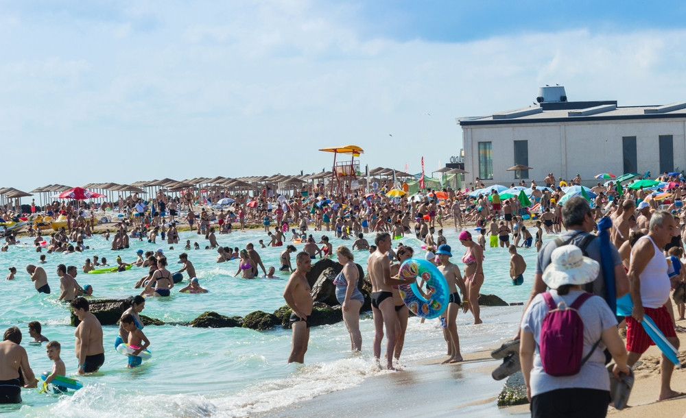 Obiceiul pe care îl au mulți români la mare este, de fapt, dăunător. Se expun unor riscuri foarte mari, fără să știe