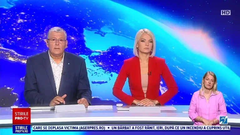 Momentul în care o mașină lovește o bordură, este proiectată în aer și izbește două case. Șoferul a murit