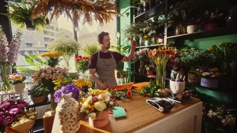 Studiu: Aproape jumătate din firmele active din România, cu cifră de afaceri de peste 10.000 lei, au femei în acționariat