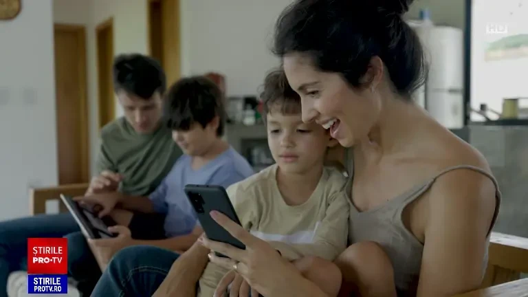 Copii sunt tot mai prezenți pe rețelele sociale. Un procent mare de minori au primit mesaje nepotrivite de la adulți
