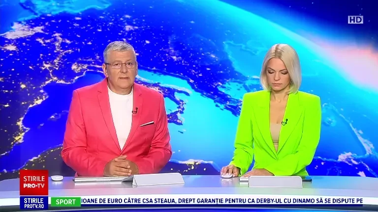 Mașina unui șofer a luat foc în mers, în Suceava. Autoturismul a ars complet