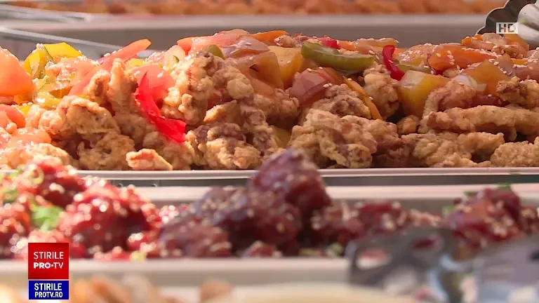 Românii iubesc mâncarea asiatică și comandă tot mai des ramen sau sushi. 1.000 de localuri asiatice s-au deschis în 5 ani