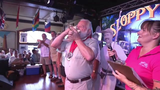 Aproximativ 140 de sosii ale lui Ernest Hemingway s-au luat la întrecere în orașul vizitat de frecvent de scriitor